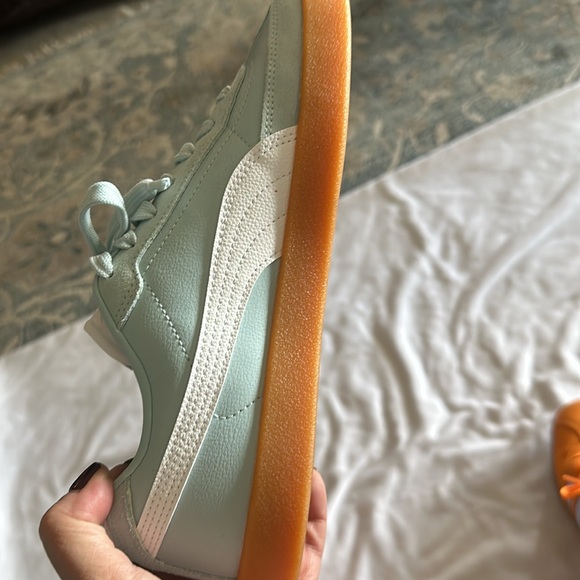 Puma - Picture 3 of 5